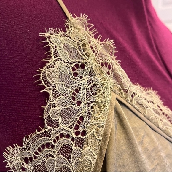 Bundle of 2: Spaghetti Strap Camisoles by H&M & LOVEAU Dear (Wardrobe Essential) - Picture 7 of 16